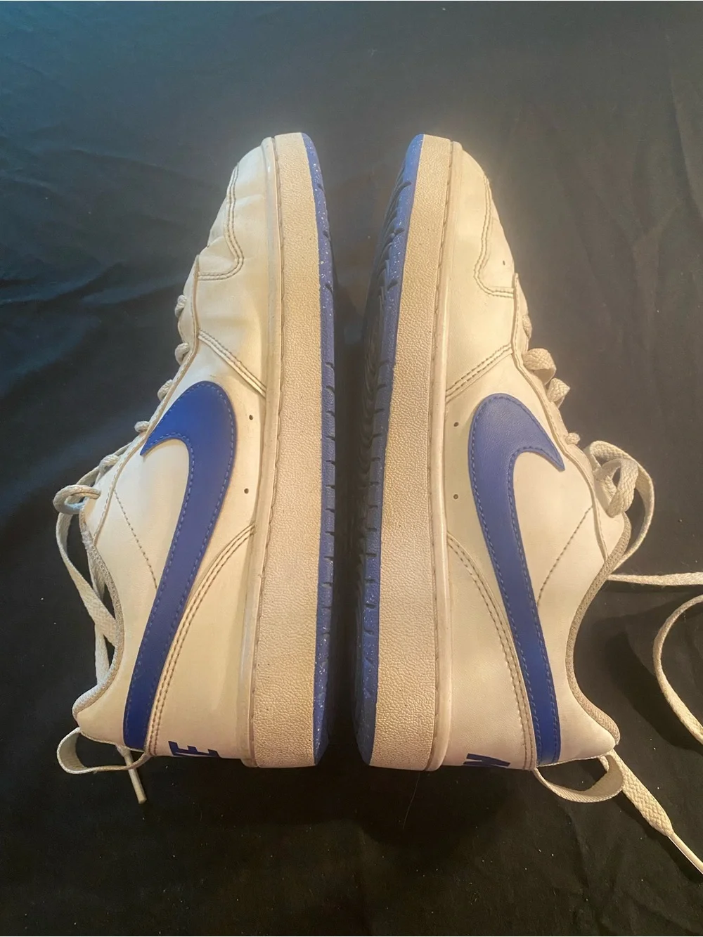 Nike court low burrough youth size 6 white Sneakers with Blue Swoosh
